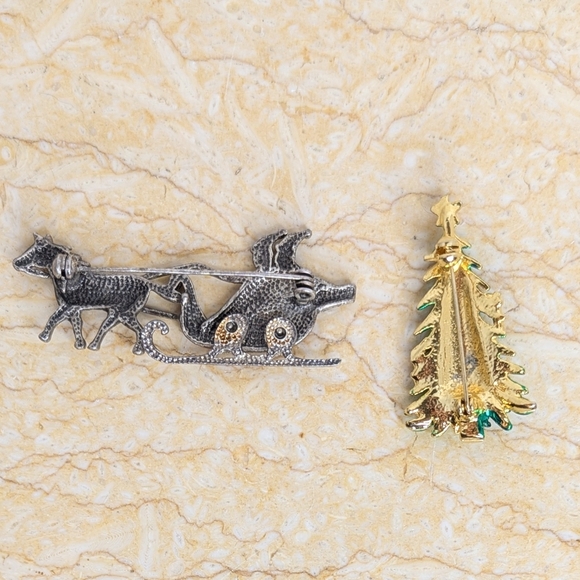 Vintage Christmas Pair Enamel Tree & Horse Sleigh Ride Holiday Brooches Pins - Picture 5 of 9